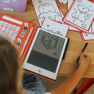 Grafiktablett Kidydraw Mini – Kawai in Verwendung mit Ausmalbildern auf einem Tisch