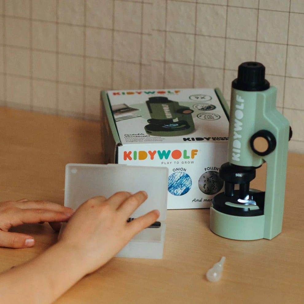 Tragbares Mikroskop von Kidywolf mit LED-Beleuchtung für junge Entdecker