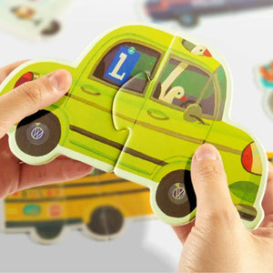 Bunte erste Puzzles für Kleinkinder von Mideer mit einem Fahrzeug-Design in Hände gehalten