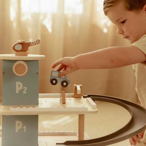 Holzgarage mit mehreren Ebenen