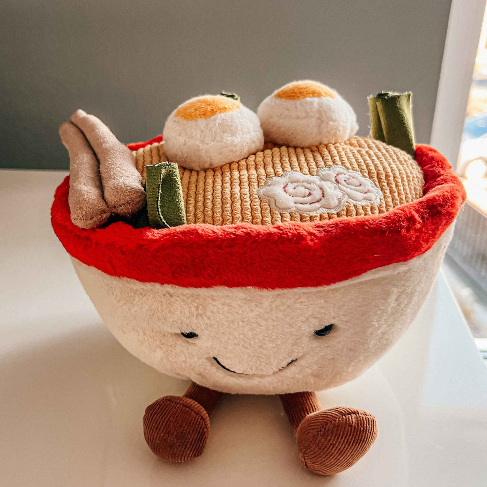 Jellycat Plüsch-Ramen-Suppe 17 cm Kuscheltier mit freundlichem Gesicht und Essstäbchen