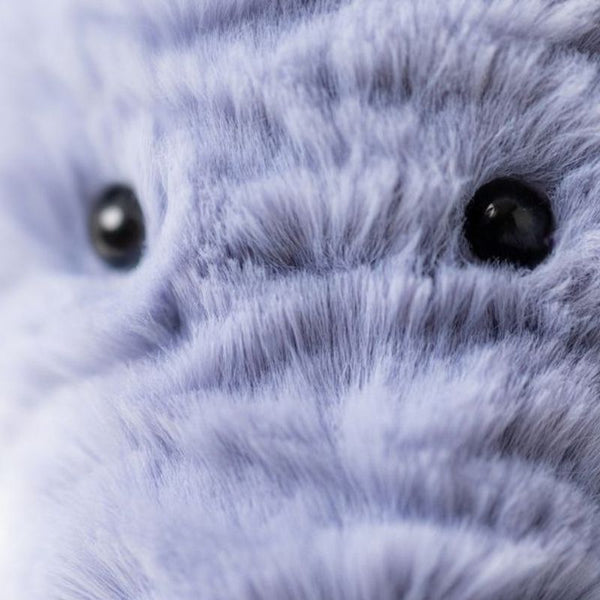 Nahaufnahme des weichen Plüsch-Elefant – Blau 27 cm von Jellycat mit flauschigem Stoff und schwarzen Augen