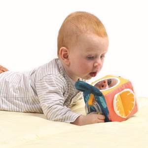 Sensorischer Würfel mit Rassel, Spiegel und Beißring - Tublu.de