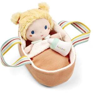 Babypuppe Méla von Lilliputiens im Tragekörbchen mit Fläschchen