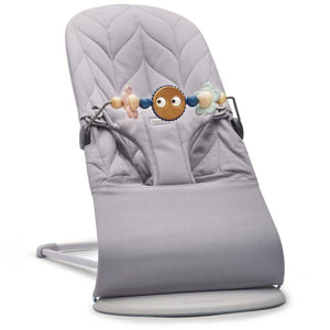 Babywippe BLISS COTTON Petal Quilt – Hellgrau + Spielzeug Googly Eyes Pastels