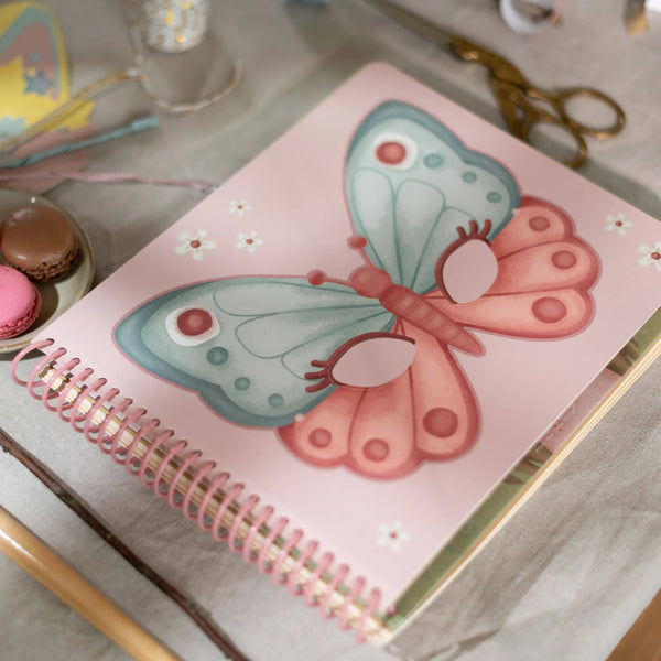 Kreatives Heft mit Schere – Rosa & Friends