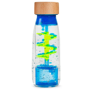 Sinnesflasche für Kinder von Petit Boum mit bunten Elementen in attraktiver Form