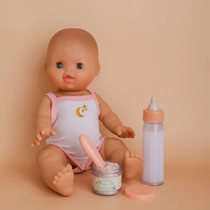 Tiny Tummies Set Babyspielzeug mit Puppe, Flasche und Spielzeuglatte für Kinder
