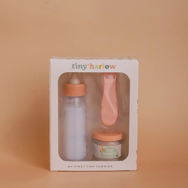 Tiny Tummies Set Babyspielzeug von Tiny Harlow mit Flasche und Löffel im Geschenkpackung